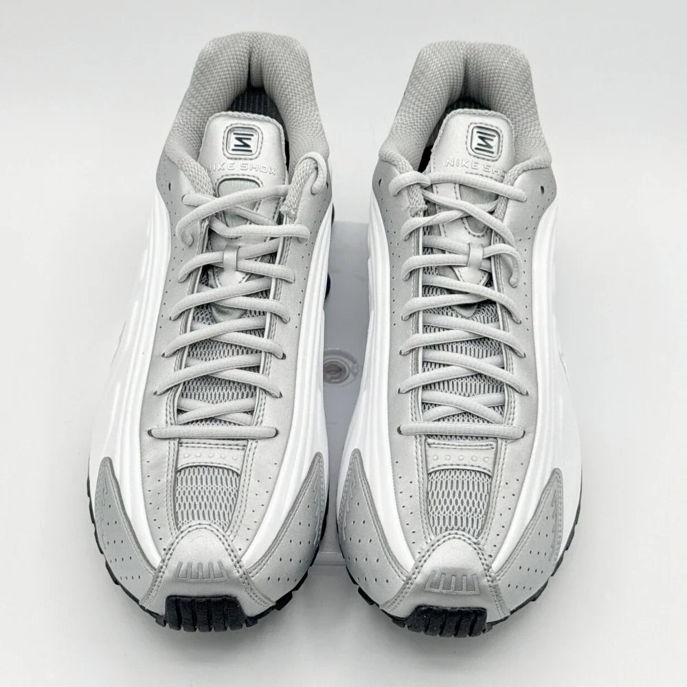 Nike Shox R4 Size 11 Mens White/White Silver HQ1988-102, NEW